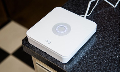 Система безопасности Ring Alarm выступает в роли хаба для других домашних смарт-устройств