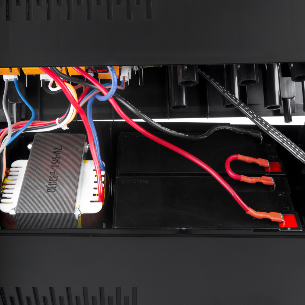 770Вт Линейно-интерактивный ИБП LogicPower LPM-1100VA-P
